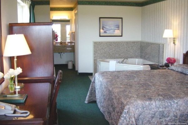 EMERALD DOLPHIN INN (Fort Bragg)